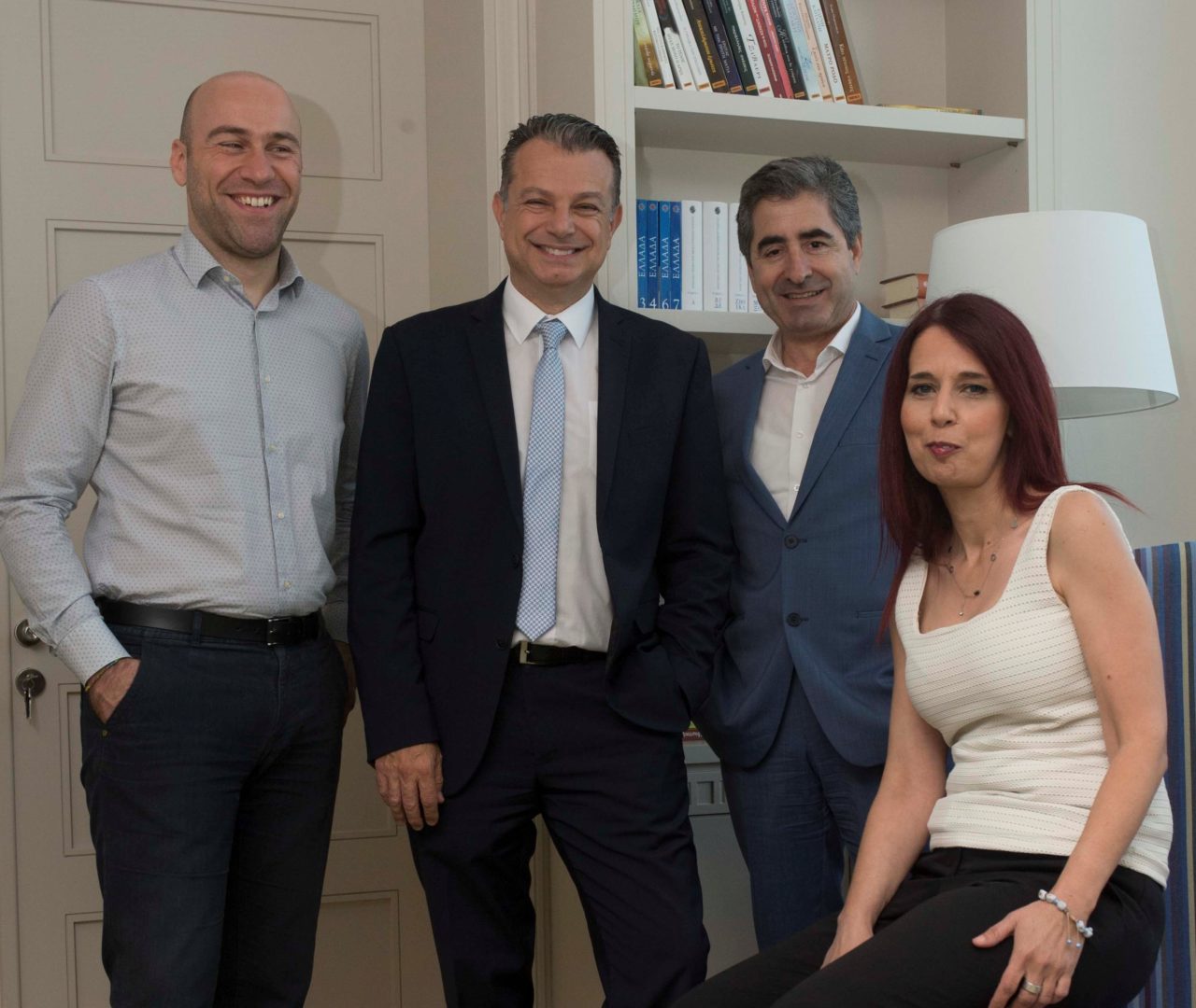 Ο Γιώργος Πλωμαρίτης, διευθυντής ομαδικών ασφαλίσεων & corporate business της Interamerican, με τα στελέχη του τομέα Κώστα Ντούτση (αριστερά) και Βαγγέλη Τσιμπλιάρη, Στέλλα Δήμου