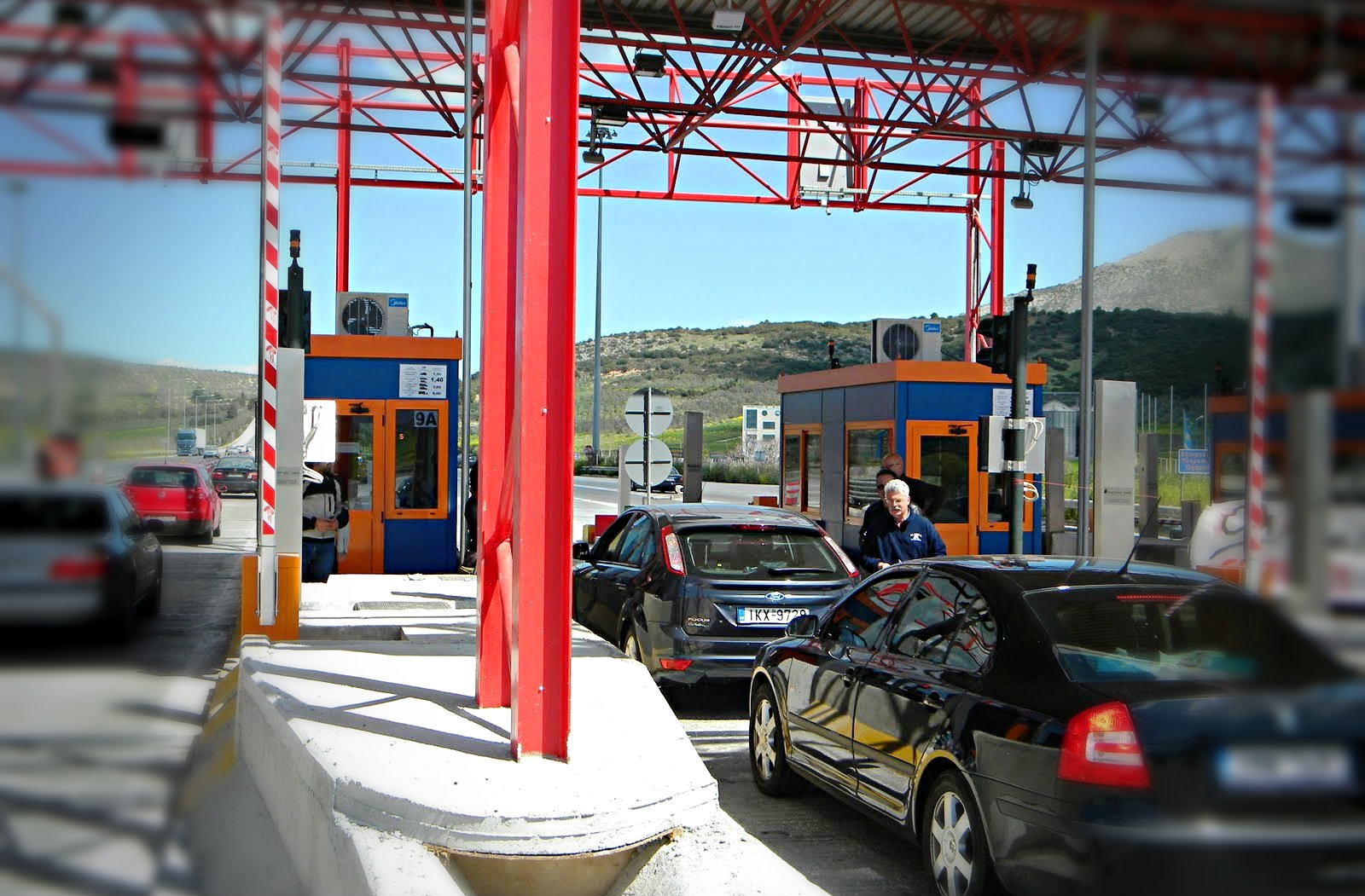 Πάνω από €400 εκατ. «ρίχνει» η κυβέρνηση για το σύστημα των αναλογικών διοδίων