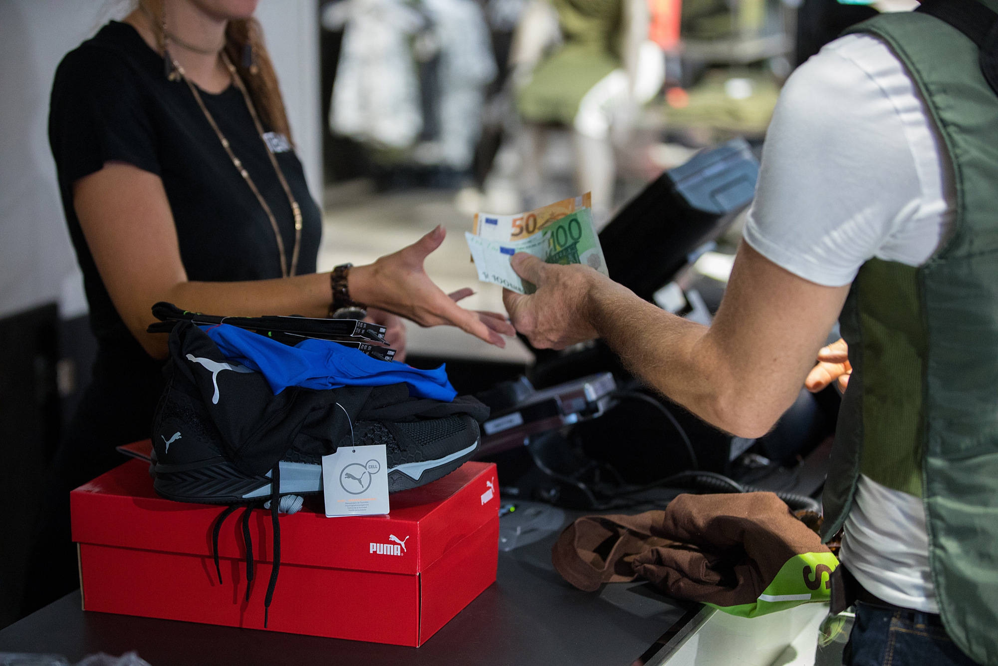 Η επιβράδυνση του πληθωρισμού υπονομεύει τις φωνές για περιορισμό του QE