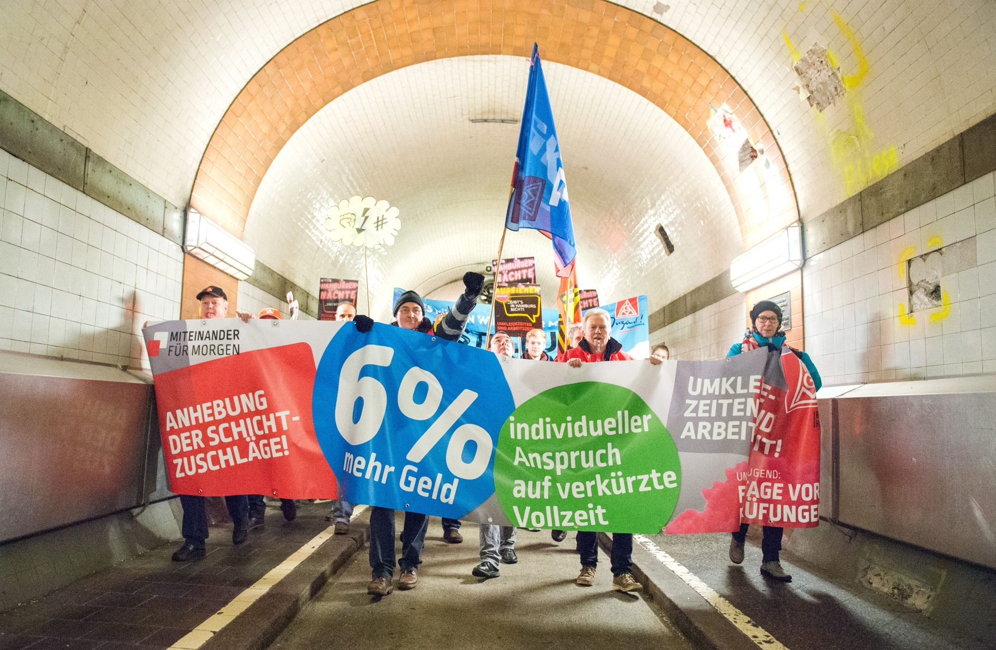 Γερμανία: Aπεργιακές κινητοποιήσεις στον κλάδο μετάλλου και ηλεκτρισμού