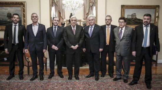 Παυλόπουλος: Να στηριχθούν οι μικρομεσαίες επιχειρήσεις