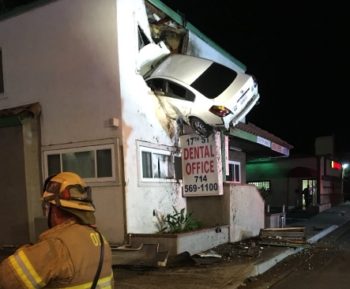 ΗΠΑ: Αυτοκίνητο…. ρουκέτα καρφώθηκε στον 2ο όροφο κτηρίου