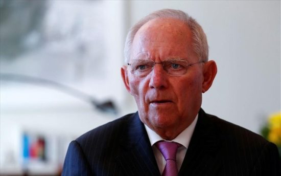 Σόιμπλε: Ο Μακρόν δεν αντιτίθεται σε μετεξέλιξη του ESM σε Ευρωπαϊκό Νομισματικό Ταμείο