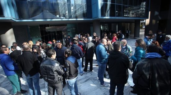 Αγωνία στους εργαζομένους του MEGA που μένει εκτός τηλεοπτικών αδειών