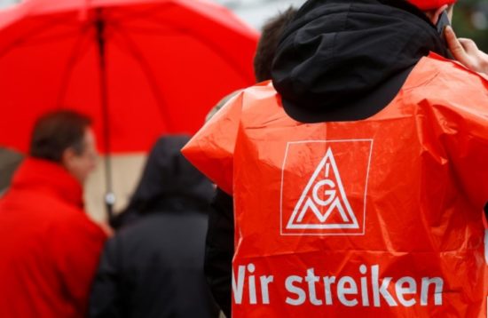 Ξεκινούν 24ωρες απεργίες οι βιομηχανικοί εργάτες στην Γερμανία