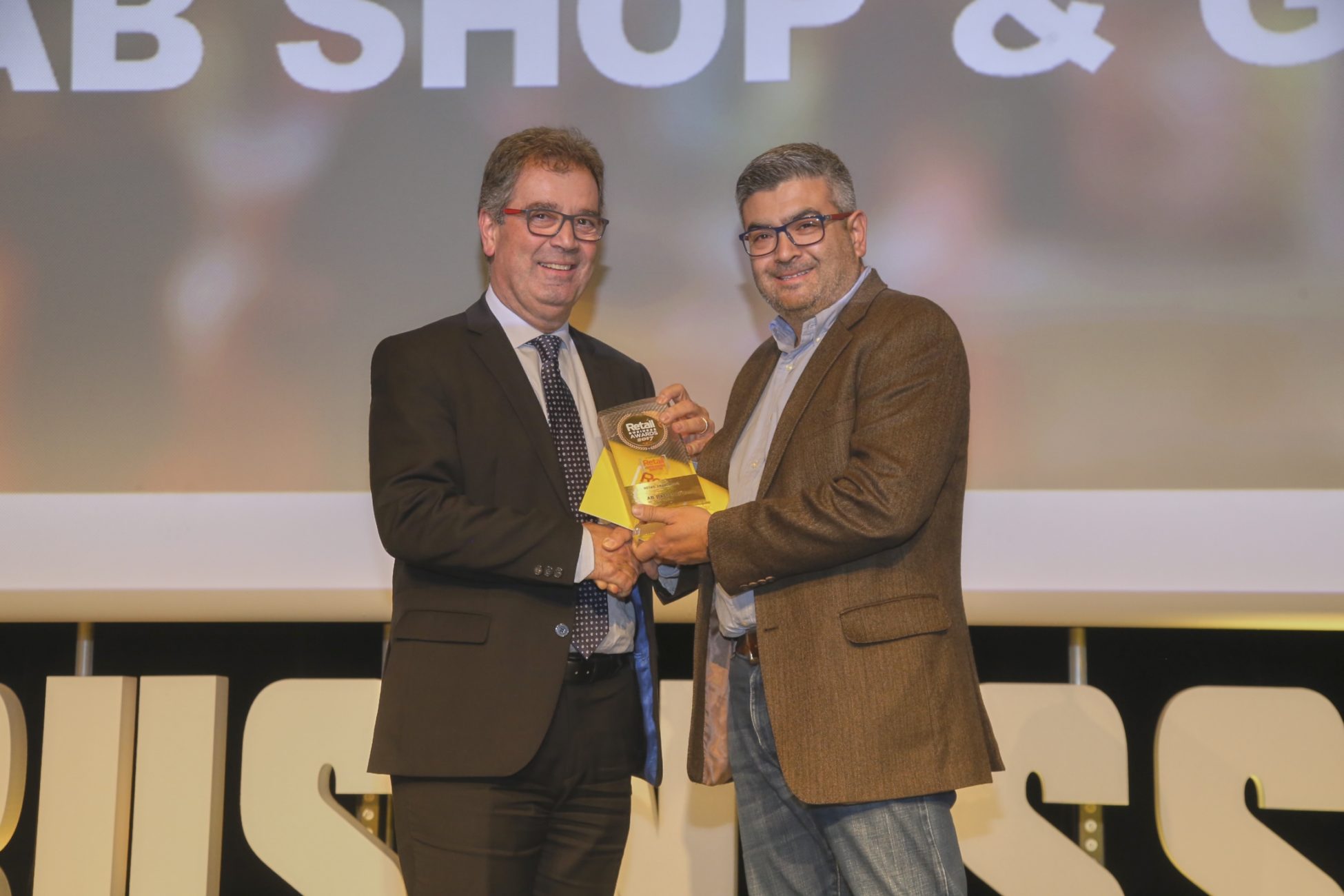 Ο κ. Δ. Παπαχρυσάνθου, WHOLESALE & AFFILIATE RETAIL DIRECTOR, κατά την παραλαβή του βραβείου Franchisor of the Year