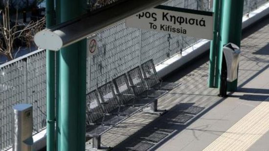 Επιθέσεις κουκουλοφόρων στους σταθμούς ΗΣΑΠ σε Πετράλωνα και Πευκάκια
