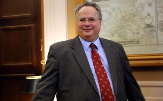 Με το σύμφωνο ανά χείρας ο Κοτζιάς στα Σκόπια