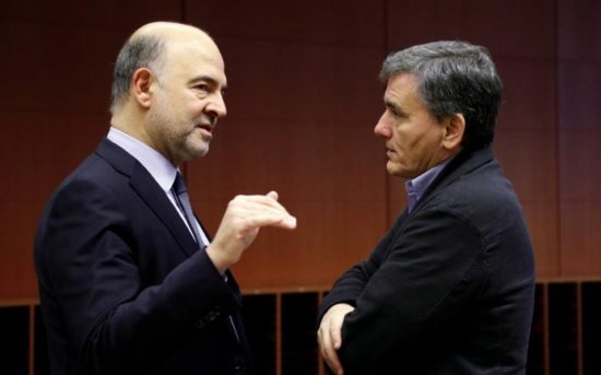 Στην Αθήνα ο Μοσκοβισί με «φόντο» το ομόλογο, το «μίνι κραχ» και την «καθαρή έξοδο»