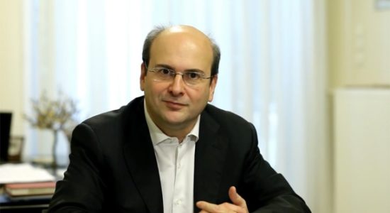 Χατζηδάκης: Στα μεγάλα εθνικά θέματα έχουμε δύο κυβερνήσεις