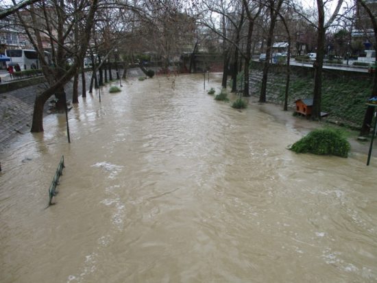 Δύσκολη η νύχτα που έρχεται στα Τρίκαλα, λόγω πλημμυρών