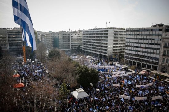 Αμήχανη η κυβέρνηση, προσπαθεί να αξιολογήσει τα μηνύματα του λαϊκού παράγοντα