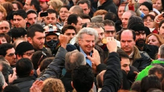 O Μίκης απαντά στους συκοφάντες: Ηλίθιοι ή αδίστακτοι οι εχθροί μου