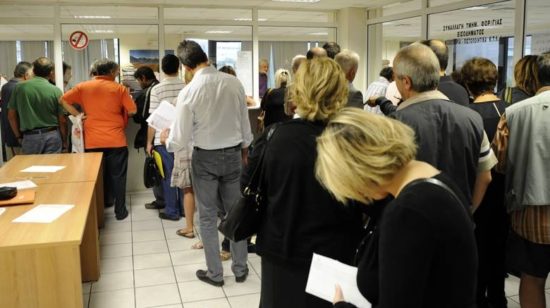 «Τσουνάμι» κατασχέσεων αλλά τα ληξιπρόθεσμα έφτασαν τα €102 δισ.