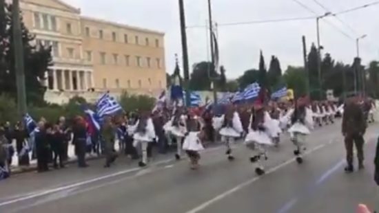 Με υπόκρουση το Μακεδονία Ξακουστή η αλλαγή φρουράς στο Σύνταγμα