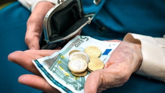 Στις 2 Μαρτίου οι πρώτες 2000 επικουρικές – ψίχουλα του νόμου Κατρούγκαλου