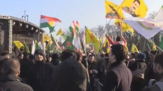 Χιλιάδες διαδηλωτές στο Βερολίνο κατά των επιχειρήσεων της Άγκυρας στην Αφρίν