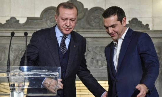 Τριγμοί στην κυβέρνηση για τους δύο στρατιωτικούς – Το τραβάει ο Ερντογάν