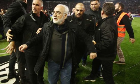 Όλος ο κόσμος είδε το όπλο του Σαββίδη… η ΕΛ.ΑΣ. όχι!