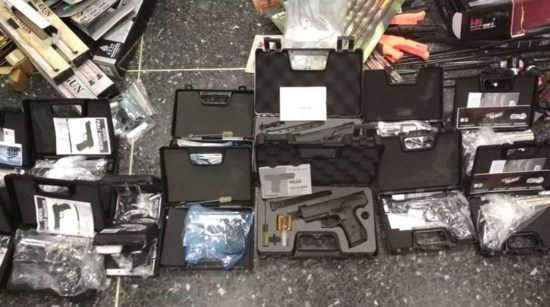 Όπλα μέσα σε… πάμπερς βρήκε το ΣΔΟΕ