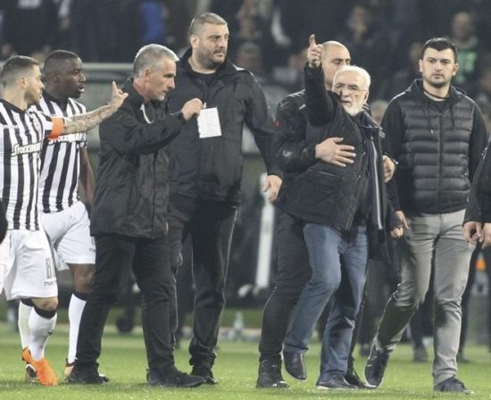 Με ορατό το ποδοσφαιρικό Grexit, η κυβέρνηση προσπαθεί να «ξεχάσει» το «φαινόμενο» Σαββίδη