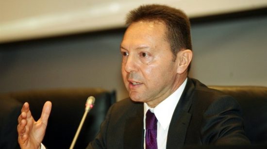 WSJ: Η κυβέρνηση στην Ελλάδα θεωρεί πολιτικό εχθρό τον Στουρνάρα