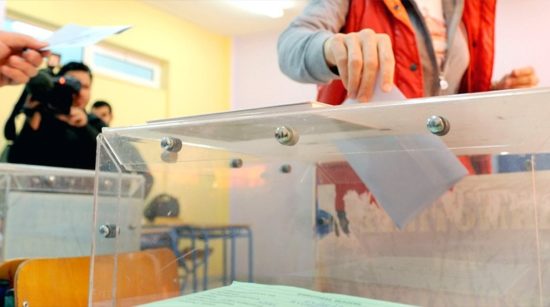 Ενας στους δύο κατά των κυβερνητικών χειρισμών για τους Έλληνες στρατιωτικούς