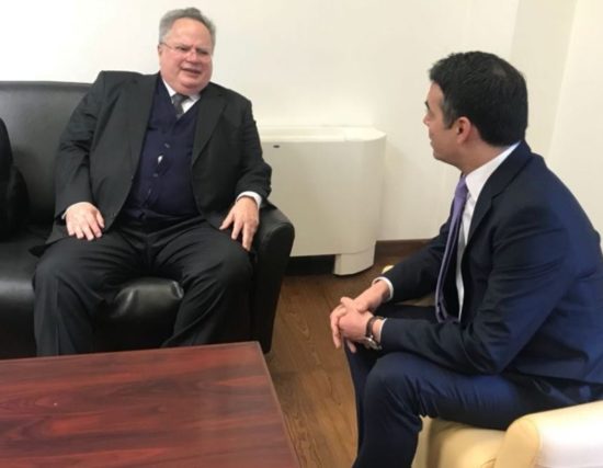 Σε εξέλιξη η συνάντηση του Νίκου Κοτζιά με τον Νικολά Ντιμιτρόφ