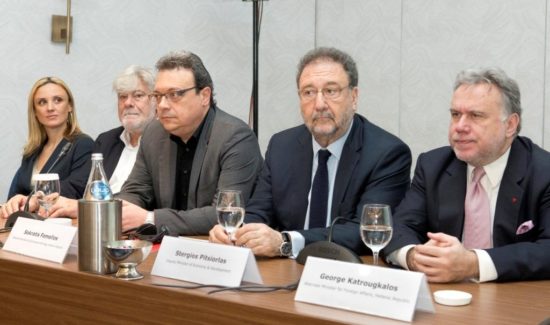 Ο κ. Γιώργος Κατρούγκαλος, Αναπληρωτής Υπουργός Εξωτερικών, ο κ. Στέργιος Πιτσιόρλας, Υφυπουργός Οικονομίας και Ανάπτυξης, ο κ. Σωκράτης Φάμελλος, Αναπληρωτής Υπουργός Ενέργειας και Περιβάλλοντος, ο κ. Zoran Drakulic, Πρόεδρος του Συνδέσμου Βιομηχάνων Βελ