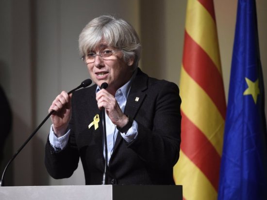 Παραδόθηκε στις αρχές πρώην υπουργός της αυτονομιστικής καταλανικής κυβέρνησης