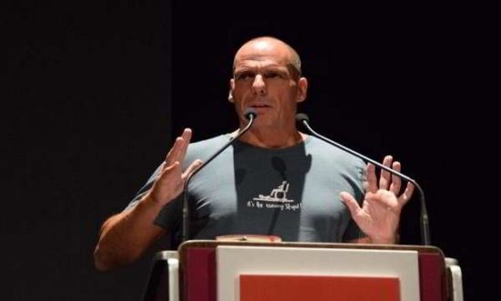 Με Ψαραντώνη, λίγο πολιτική και… Σώρρα η πρεμιέρα του κόμματος Βαρουφάκη