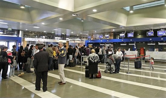 Διψήφια αύξηση σε αεροπορικές αλλά και οδικές αφίξεις