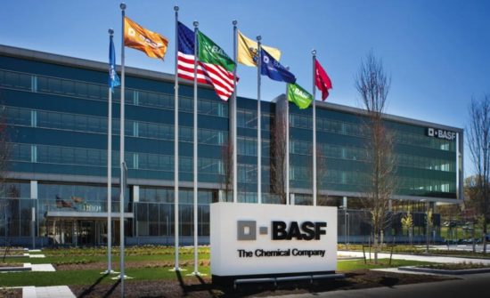 BASF: Αναμένει την έγκριση της Κομισιόν για να αγοράσει assets της Bayer