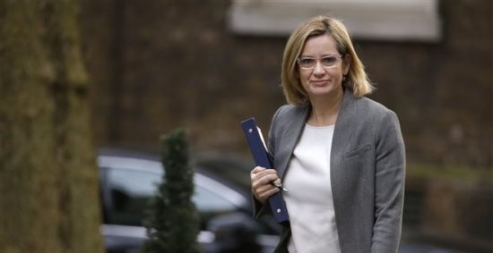 Βρετανία: Νέο πλήγμα για τη Μέι η παραίτηση της υπ. Εσωτερικών