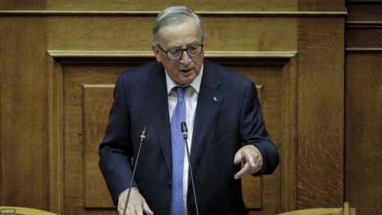 Ο Γιούνκερ βάλλει κατά Τουρκίας για τους δύο Έλληνες στρατιωτικούς
