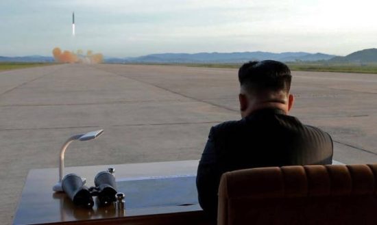 Ν. Κορέα: Ο Κιμ Γιονγκ Ουν ανακοίνωσε ότι θα καταστρέψει τον χώρο πυρηνικών δοκιμών