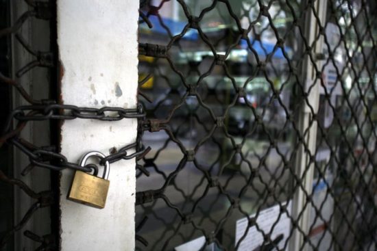 Κλειστό ένα στα τέσσερα καταστήματα