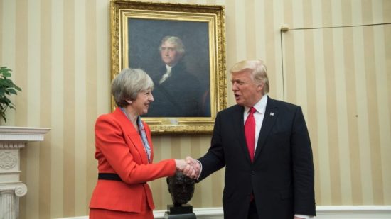 Τραμπ και Μέι συμφωνούν να μην επιτρέψουν τη συνέχιση χρήσης χημικών όπλων στη Συρία