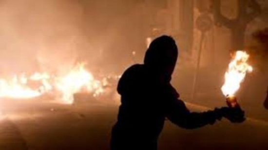 Εξάρχεια: Καταιγισμός μολότοφ κατά των ΜΑΤ