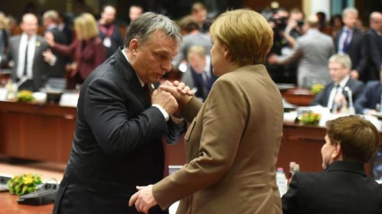 Μέρκελ: Παρά τις διαφορές μας στο μεταναστευτικό, θα συνεργαστώ με τον Όρμπαν