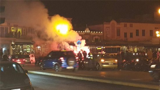 Πολεμικό κλίμα στη Λέσβο μεταξύ ακροδεξιών και μεταναστών – Δεκάδες τραυματίες