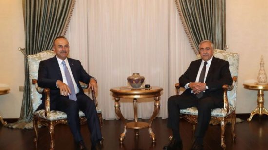 Κυπριακό: Θέμα συνομοσπονδίας ή δύο κρατών έθεσε ο Τσαβούσογλου