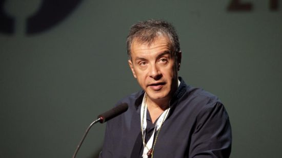 Θεοδωράκης: Τρεις επείγουσες λύσεις για το προσφυγικό στη Λέσβο