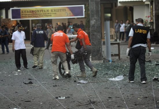 Πενταμελής οικογένεια με 8χρονο παιδί έκανε την επίθεση στην Ινδονησία