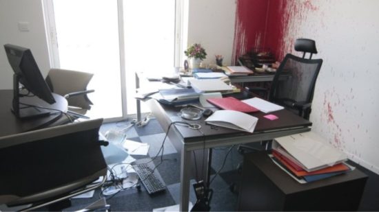 Νέα επίθεση του Ρουβίκωνα σε γραφείο συμβολαιογράφου