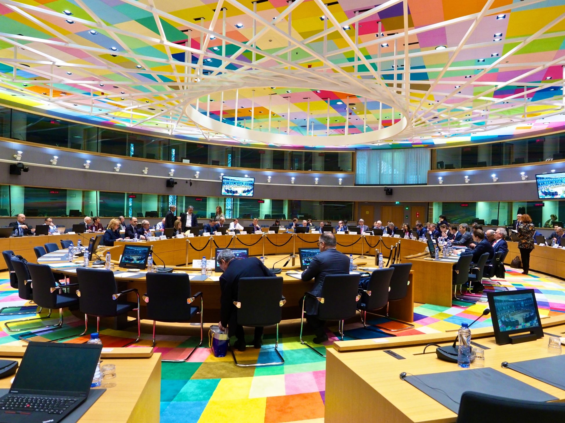 «Μέγγενη» το εργαλείο που ζητάει το Eurogroup