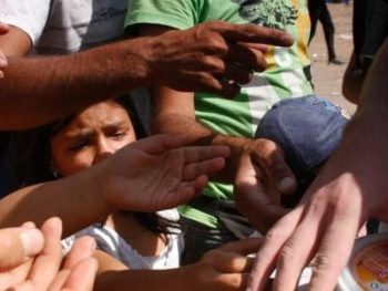 Έρευνα διαΝΕΟσις: 20% των πολιτών θα φιλοξενούσαν άτομα σπίτι τους