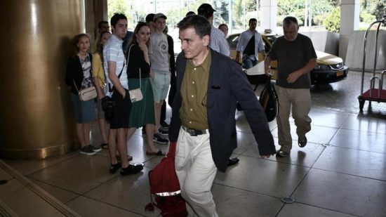 Οι αντικειμενικές αξίες στο παζάρι του Χίλτον