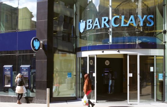 Η Barclays εξετάζει πιθανή συγχώνευση με την Standard Chartered