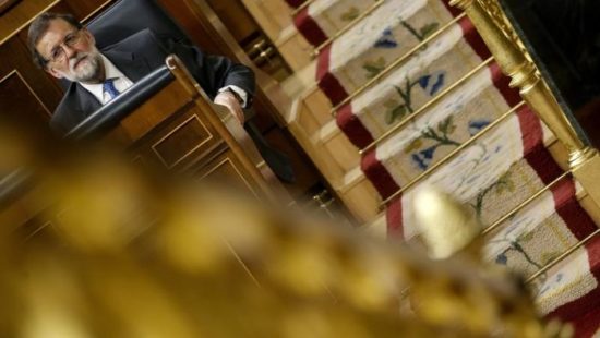 FT: Η πολιτική αστάθεια σε Ιταλία και Ισπανία βάζει «φωτιά» στις αγορές